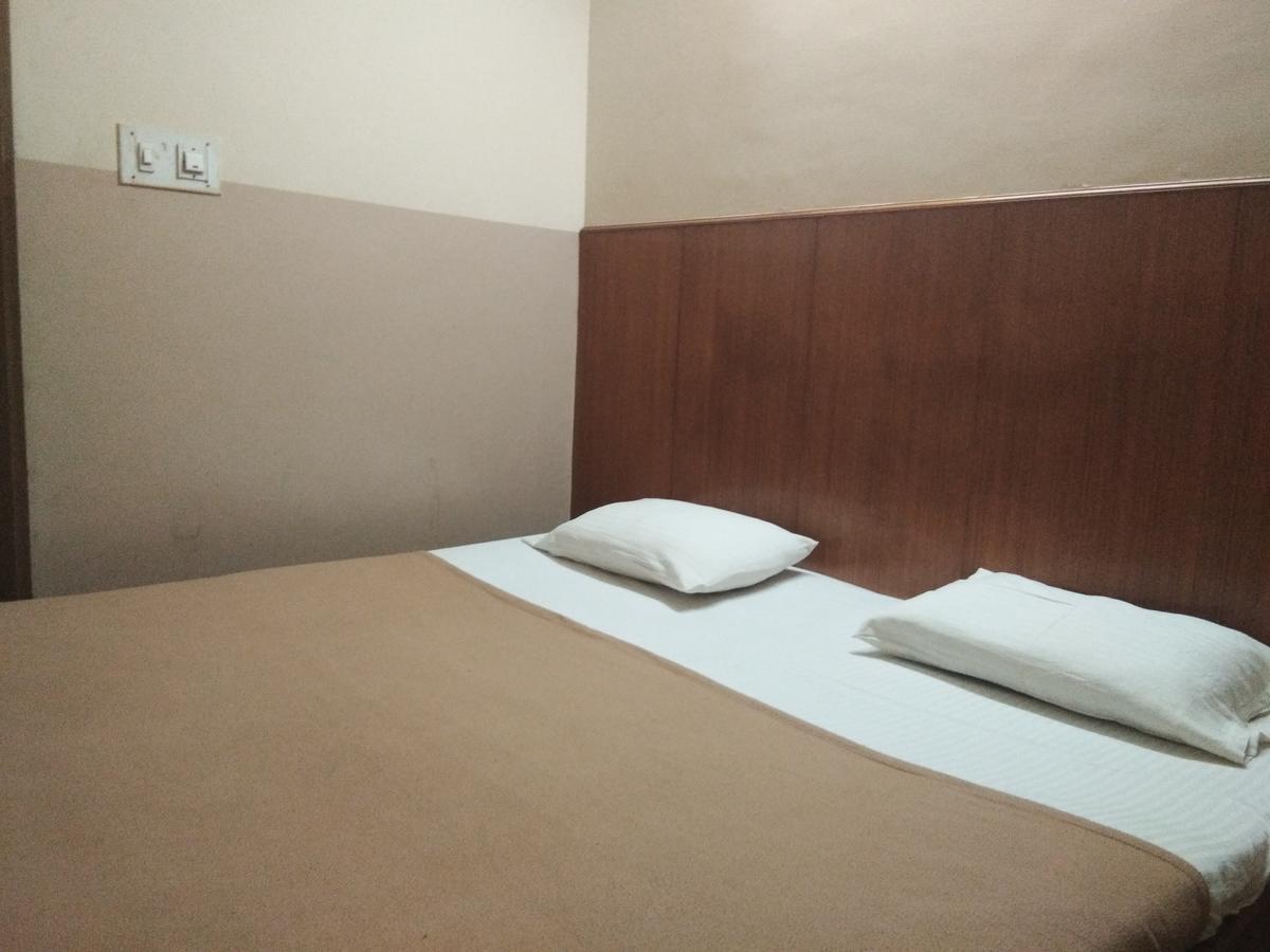 Veekay Tourist Home بنغالور المظهر الخارجي الصورة