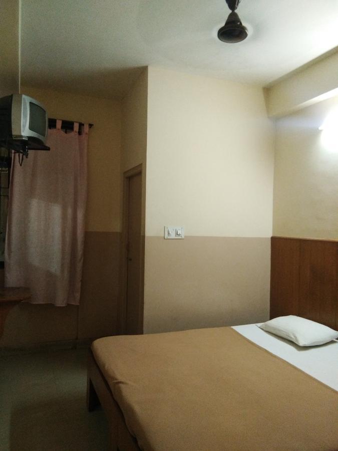 Veekay Tourist Home بنغالور المظهر الخارجي الصورة