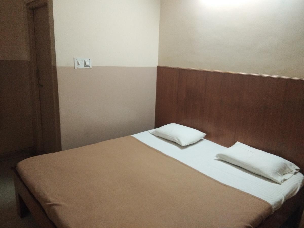 Veekay Tourist Home بنغالور المظهر الخارجي الصورة